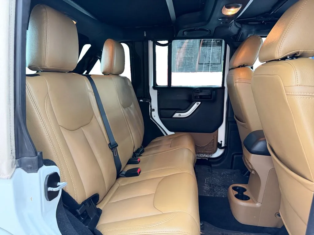 2014 Jeep Wrangler Unlimited Sahara - Photo 18