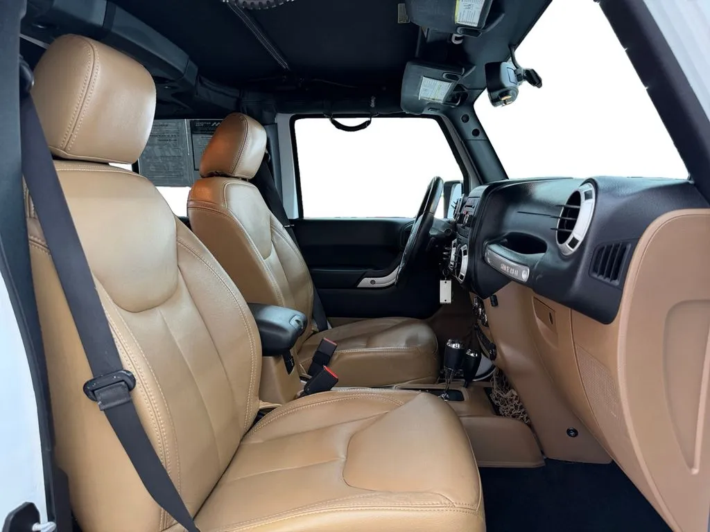 2014 Jeep Wrangler Unlimited Sahara - Photo 17