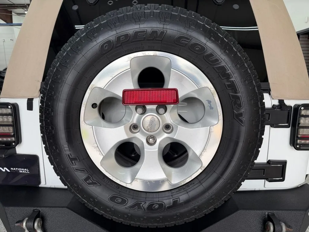 2014 Jeep Wrangler Unlimited Sahara - Photo 29