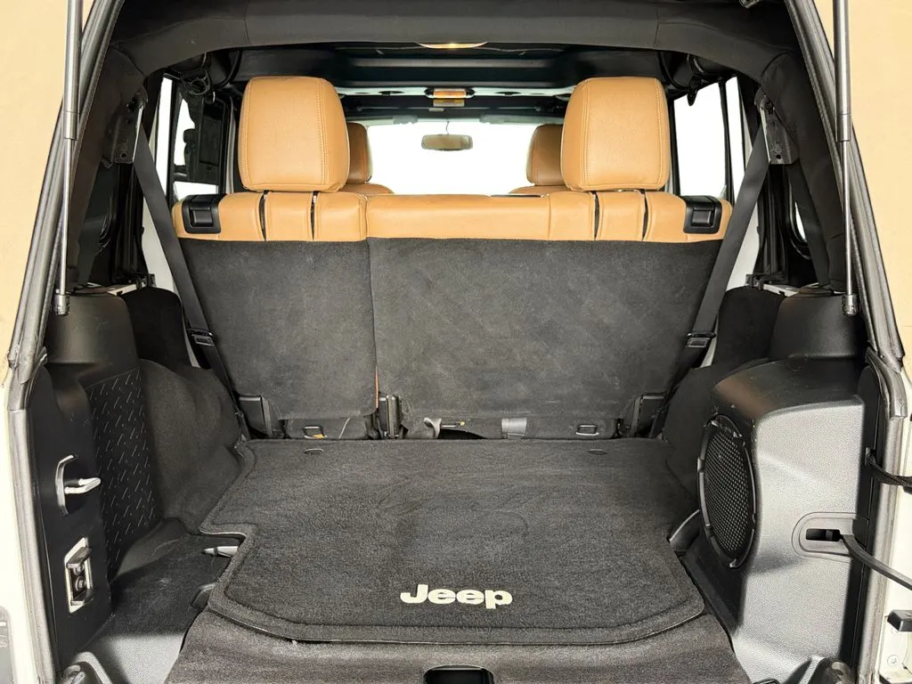 2014 Jeep Wrangler Unlimited Sahara - Photo 19
