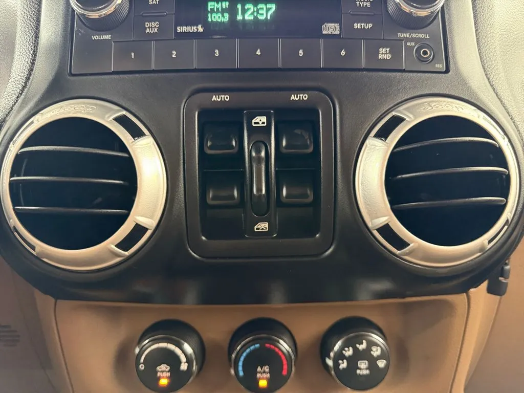 2014 Jeep Wrangler Unlimited Sahara - Photo 39