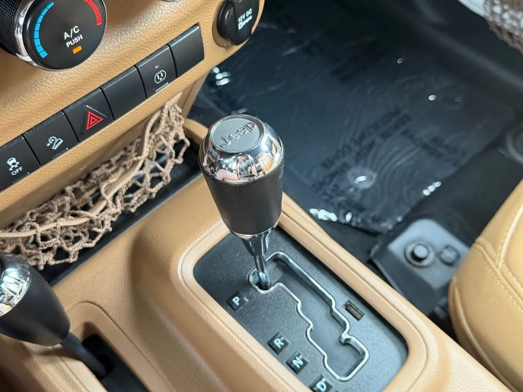 2014 Jeep Wrangler Unlimited Sahara - Photo 15