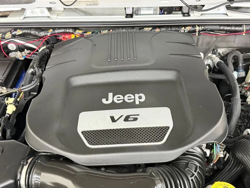 2014 Jeep Wrangler Unlimited Sahara - Photo 20