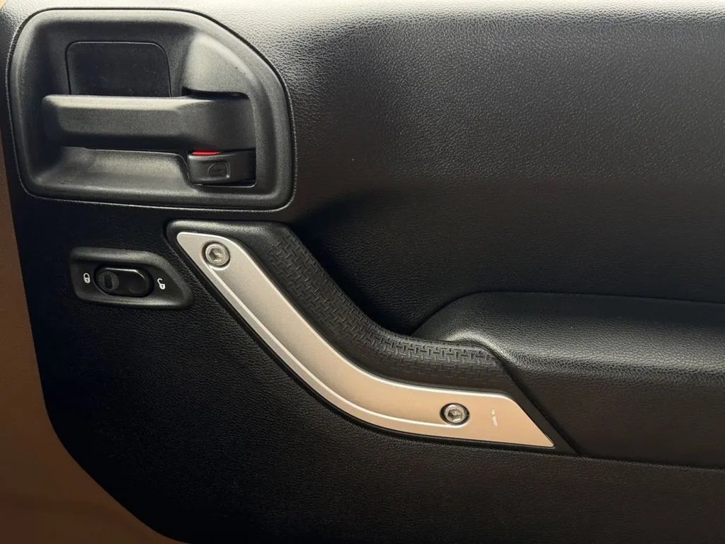 2014 Jeep Wrangler Unlimited Sahara - Photo 27