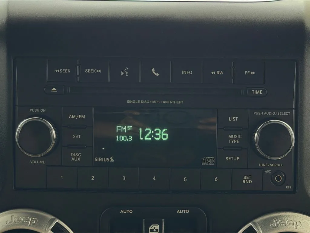 2014 Jeep Wrangler Unlimited Sahara - Photo 21