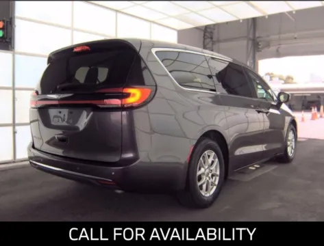 More photos of 2023 Chrysler Pacifica Touring L at National Auto Mall, FL