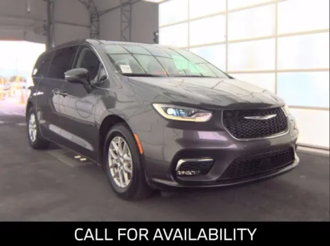 More photos of 2023 Chrysler Pacifica Touring L at National Auto Mall, FL