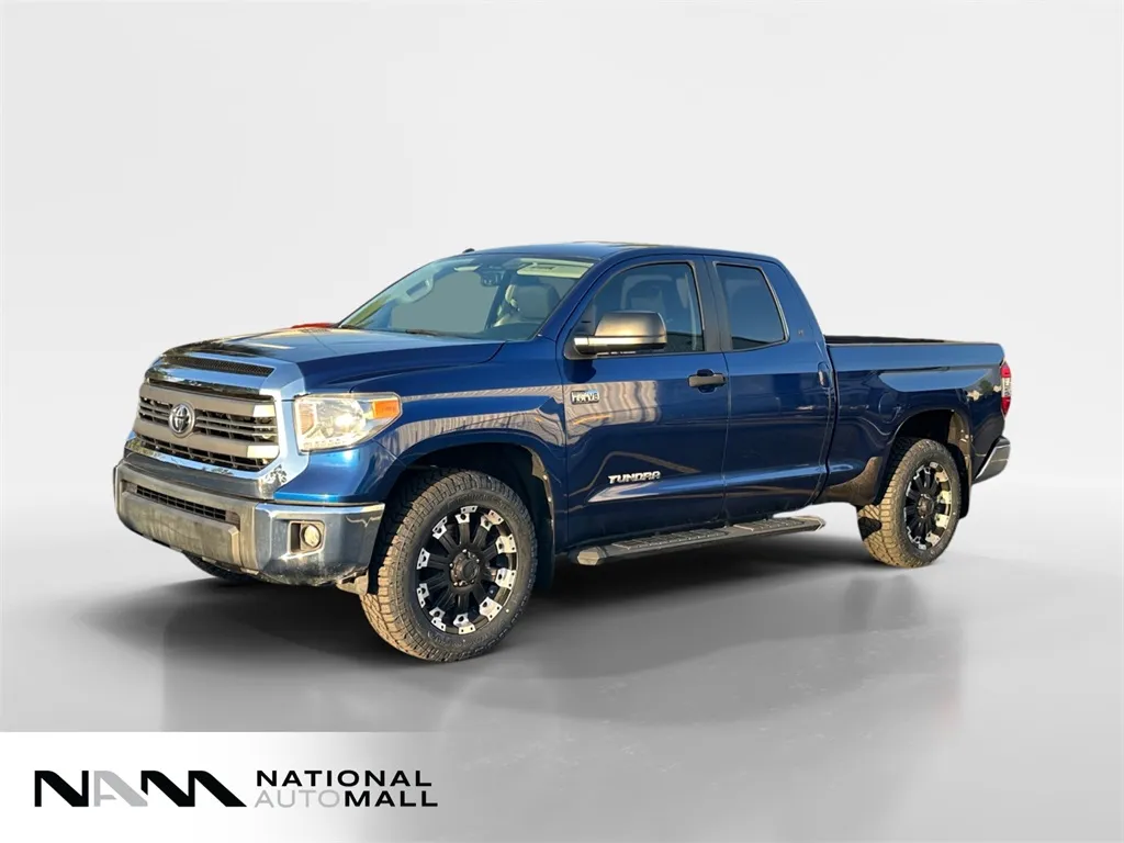 2015 Toyota Tundra SR5's photo