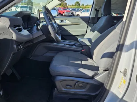 More photos of 2025 Ford Explorer Active at Brannen Motor Company, GA