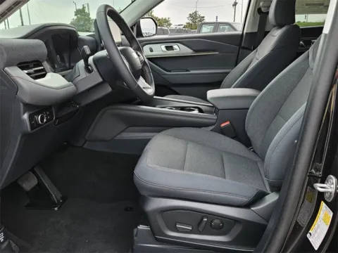 More photos of 2025 Ford Explorer Active at Brannen Motor Company, GA