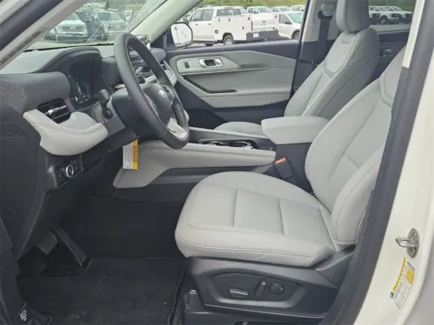 More photos of 2025 Ford Explorer Active at Brannen Motor Company, GA