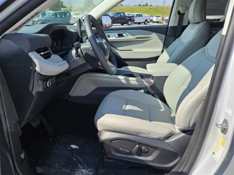 More photos of 2025 Ford Explorer Active at Brannen Motor Company, GA