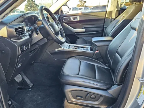 More photos of 2023 Ford Explorer XLT at Brannen Chevrolet, GA