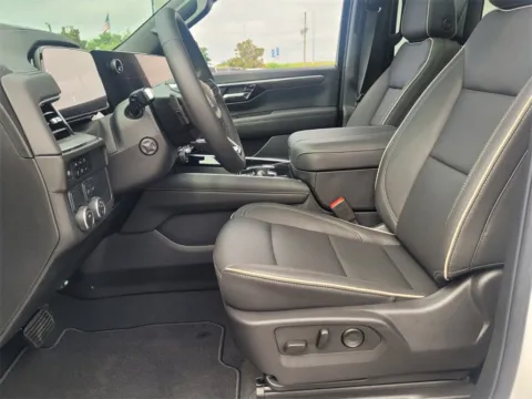More photos of 2025 Chevrolet Suburban Premier at Brannen Chevrolet, GA