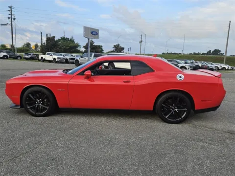 More photos of 2022 Dodge Challenger R/T at Brannen Chevrolet, GA