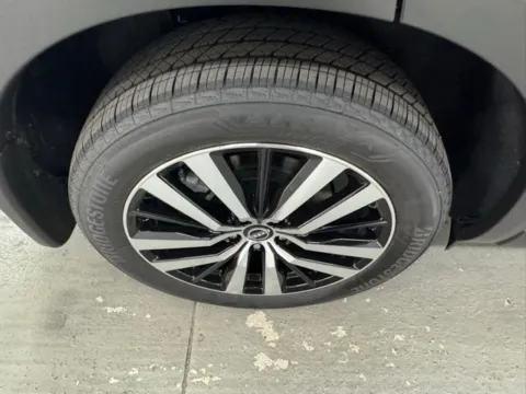 More photos of 2025 Nissan Pathfinder Platinum at Woody Folsom Nissan of Baxley, GA