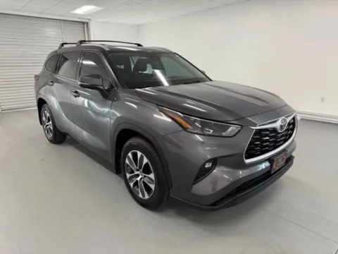 Another view of 2022 Toyota Highlander XLE for sale in Baxley, GA at Woody Folsom Nissan of Baxley
