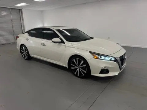 Another view of 2020 Nissan Altima 2.5 Platinum for sale in Baxley, GA at Woody Folsom Nissan of Baxley