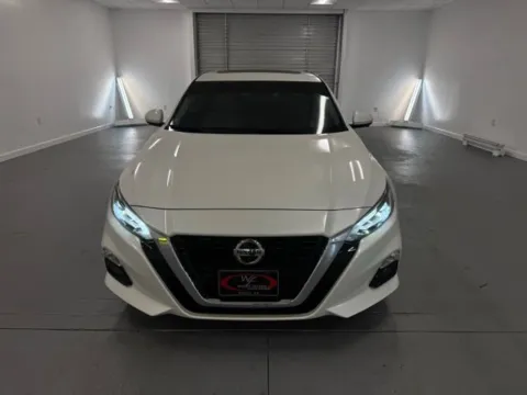 Photos of 2020 Nissan Altima 2.5 Platinum for sale in Baxley, GA at Woody Folsom Nissan of Baxley