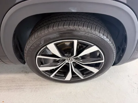 More photos of 2024 Volkswagen Atlas 2.0T SEL Premium R-Line at Woody Folsom Nissan of Baxley, GA
