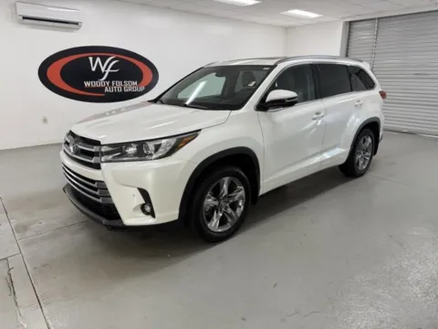 White 2019 Toyota Highlander Limited Platinum for sale in Baxley, GA