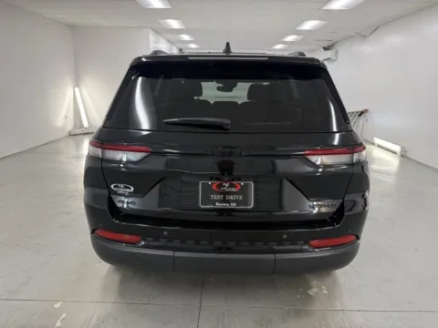 More photos of 2023 Jeep Grand Cherokee Limited at Woody Folsom Nissan of Baxley, GA