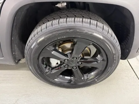 More photos of 2023 Jeep Grand Cherokee Limited at Woody Folsom Nissan of Baxley, GA