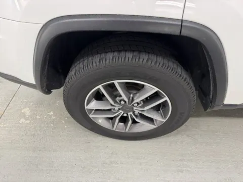 More photos of 2020 Jeep Grand Cherokee Laredo E at Woody Folsom Nissan of Baxley, GA