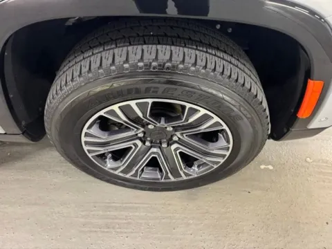 More photos of 2024 Jeep Wagoneer at Woody Folsom Nissan of Baxley, GA