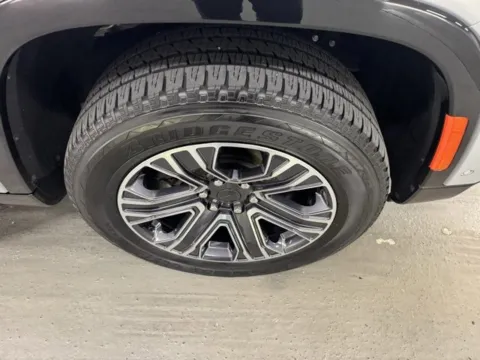 More photos of 2024 Jeep Wagoneer at Woody Folsom Nissan of Baxley, GA