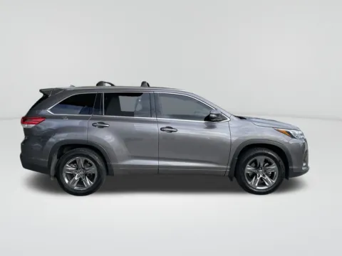 Photos of 2018 Toyota Highlander Limited Platinum for sale in Union Gap, WA at Toyota of Yakima