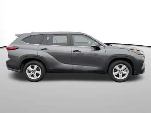 Photos of 2023 Toyota Highlander LE for sale in Union Gap, WA at Toyota of Yakima