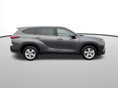 Photos of 2023 Toyota Highlander LE for sale in Union Gap, WA at Toyota of Yakima