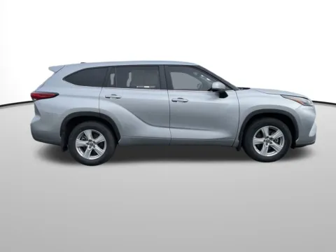 Photos of 2023 Toyota Highlander LE for sale in Union Gap, WA at Toyota of Yakima