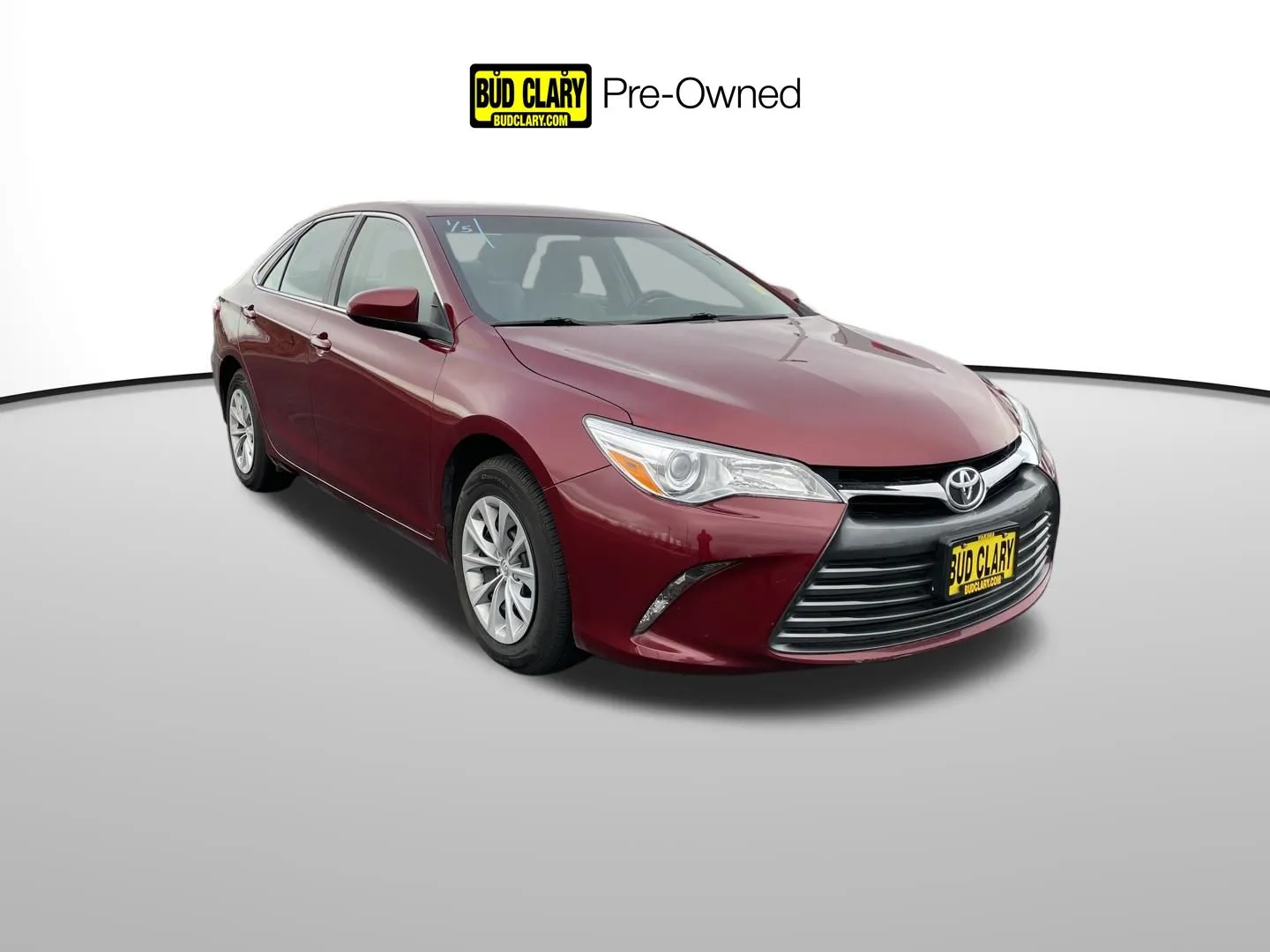 Red 2017 Toyota Camry LE for sale in Union Gap, WA