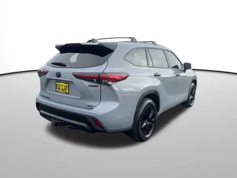 Another view of 2024 Toyota Highlander Hybrid XLE for sale in Union Gap, WA at Bud Clary Toyota of Yakima