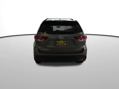 More photos of 2019 Toyota Highlander SE at Bud Clary Toyota of Yakima, WA