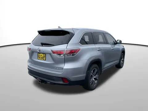 Another view of 2016 Toyota Highlander XLE V6 for sale in Union Gap, WA at Bud Clary Toyota of Yakima