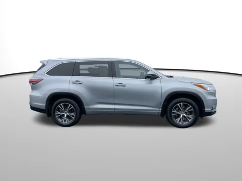Photos of 2016 Toyota Highlander XLE V6 for sale in Union Gap, WA at Bud Clary Toyota of Yakima