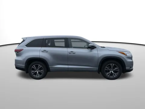 Photos of 2016 Toyota Highlander XLE V6 for sale in Union Gap, WA at Bud Clary Toyota of Yakima