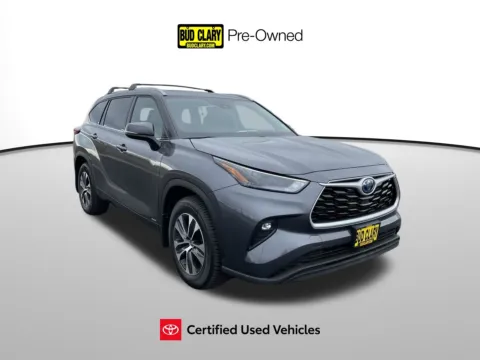 Gray 2022 Toyota Highlander Hybrid XLE for sale in Union Gap, WA