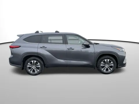 Photos of 2022 Toyota Highlander Hybrid XLE for sale in Union Gap, WA at Bud Clary Toyota of Yakima