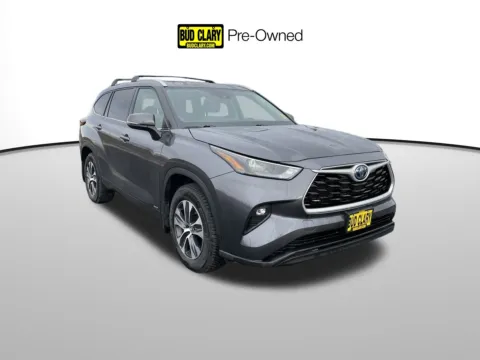 Gray 2022 Toyota Highlander Hybrid XLE for sale in Union Gap, WA