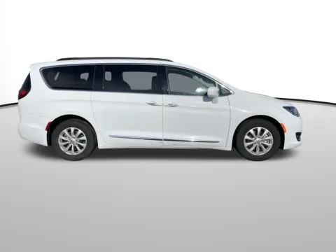 Photos of 2017 Chrysler Pacifica Touring L for sale in Union Gap, WA at Bud Clary Toyota of Yakima