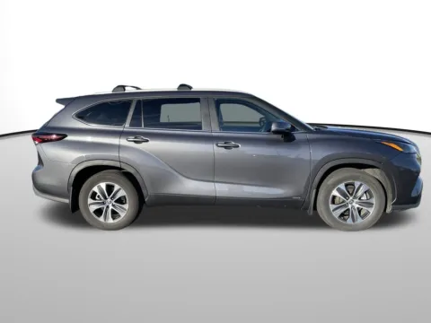 Photos of 2024 Toyota Highlander Hybrid XLE for sale in Union Gap, WA at Bud Clary Toyota of Yakima