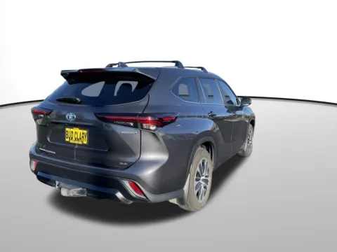 Another view of 2024 Toyota Highlander Hybrid XLE for sale in Union Gap, WA at Bud Clary Toyota of Yakima