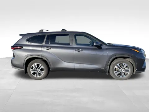 Photos of 2024 Toyota Highlander Hybrid XLE for sale in Union Gap, WA at Bud Clary Toyota of Yakima