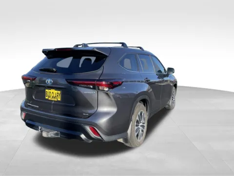 Another view of 2024 Toyota Highlander Hybrid XLE for sale in Union Gap, WA at Bud Clary Toyota of Yakima