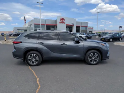 Photos of 2020 Toyota Highlander XLE for sale in Union Gap, WA at Toyota of Yakima