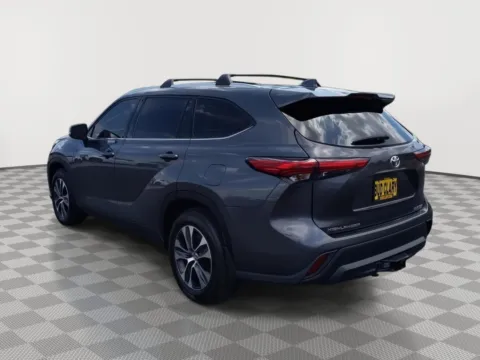 More photos of 2020 Toyota Highlander XLE at Toyota of Yakima, WA
